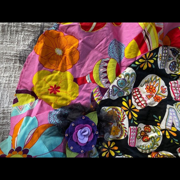 Sugar Skulls Apron - Picture 5 of 10